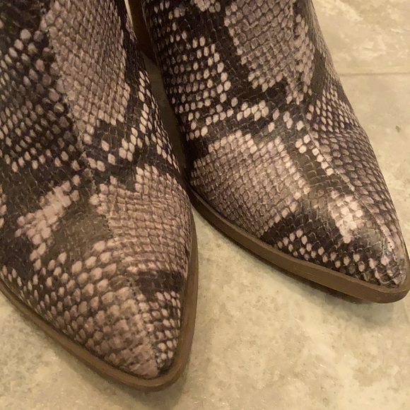 Carlos Santana Women’s Snakeskin Ankle Boots - 6M - Picture 5 of 10